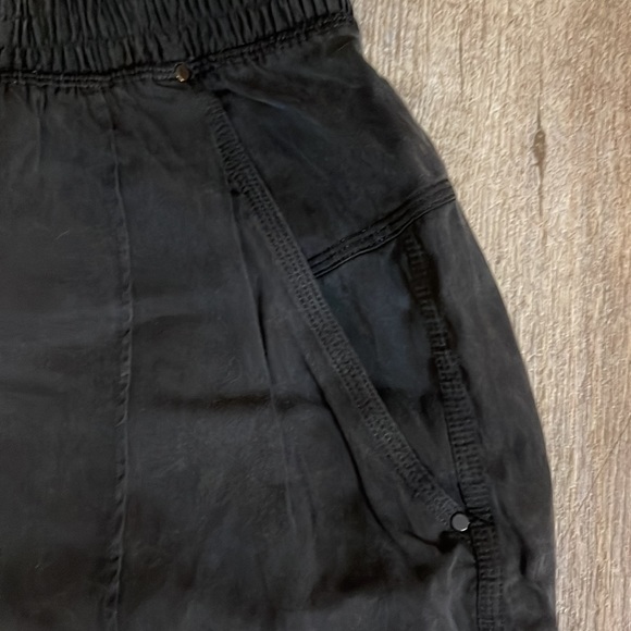 Like new Lululemon black tensel joggers - Picture 3 of 6